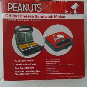 Peanuts Grilled Cheese Sandwich Maker